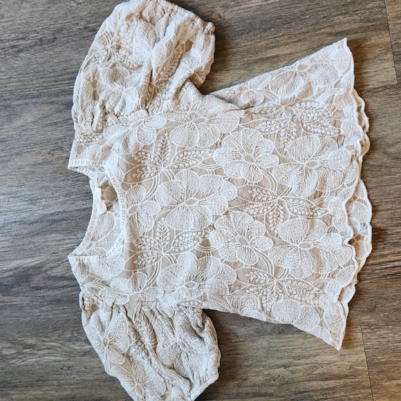 Solitaire Beige Floral Lace Blouse - Picture 5 of 7